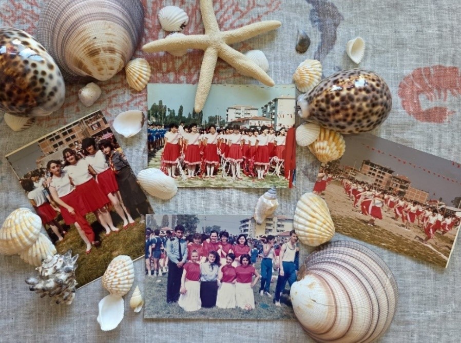 Üç Kırmızı, Üç Beyaz, Üç Sene
